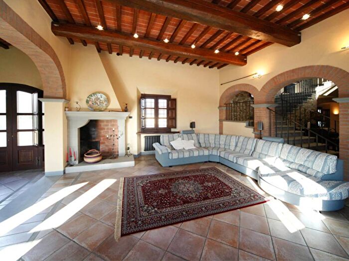 Casa con 6 locali in vendita in Piazza Giuseppe Giusti, Centro, Monsummano Terme