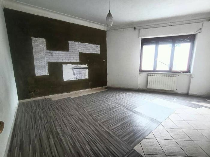 Casa con 6 locali in vendita in Piazza Gino Lucetti, Avenza, Carrara