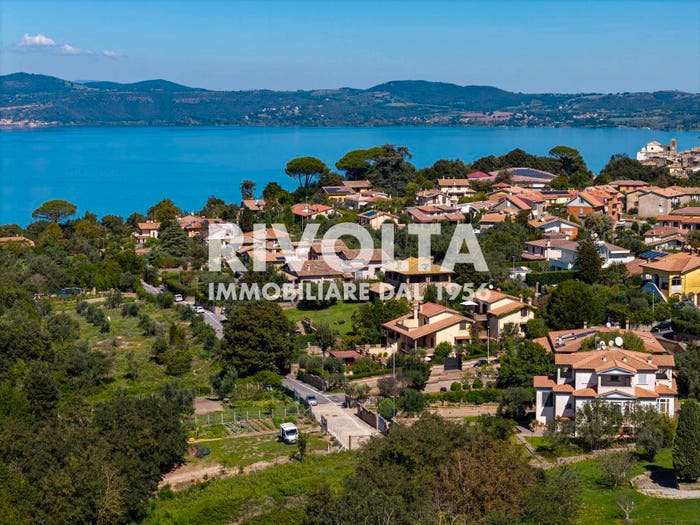 Casa con 6 locali in vendita in Via Margherite, Centro, Anguillara Sabazia