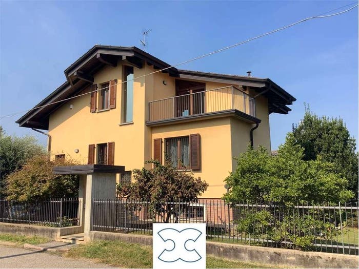 Casa con 6 locali in vendita in Via Bainsizza, Albizzate