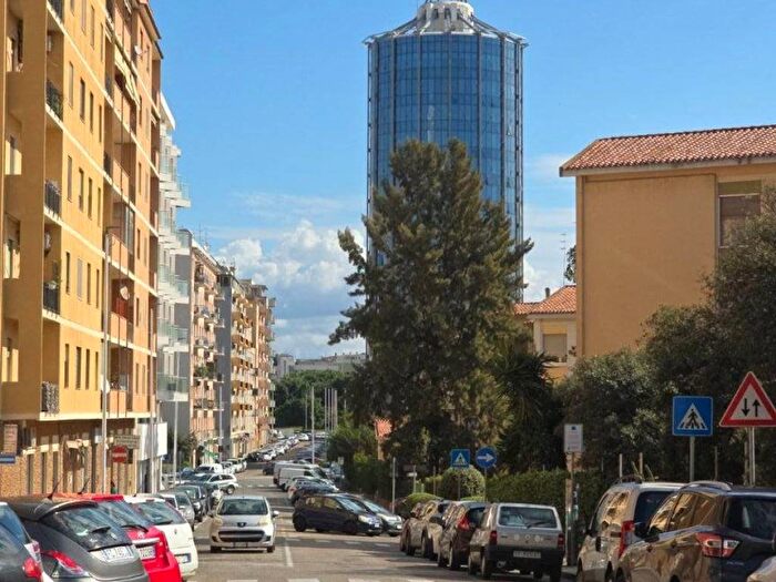 Appartamento trilocale in vendita in Piazza Giovanni XXIII, Cagliari