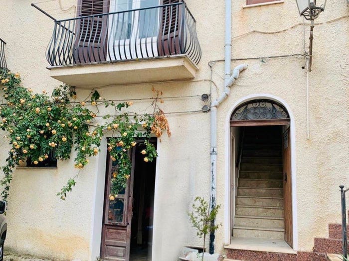 Casa con 6 locali in vendita in Cortile Di Giovanni, Palazzo Adriano