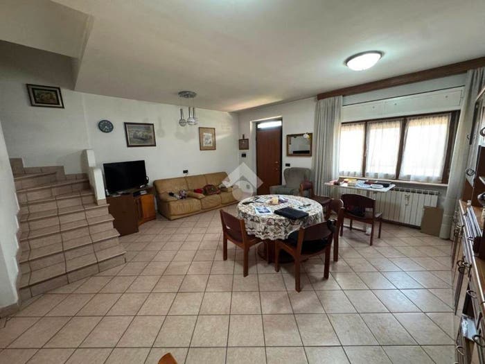 Casa quadrilocale in vendita in Via Cosenza, Centro, Avezzano