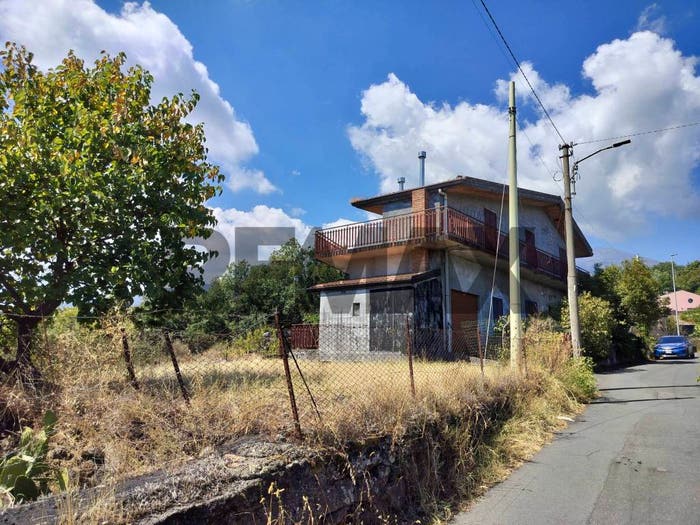 Appartamento con 6 locali in vendita in Praino, Milo