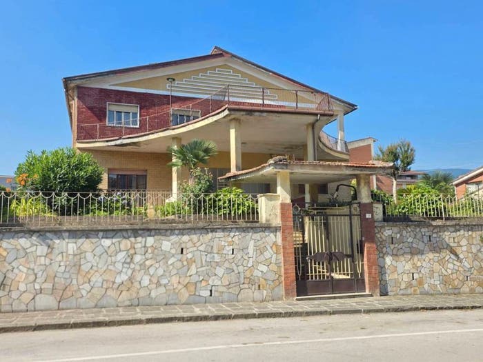 Casa con 6 locali in vendita in via Capone, Altavilla Irpina