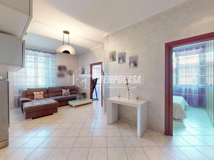 Appartamento quadrilocale in vendita in Piazza Umberto I, Centro, Orbassano