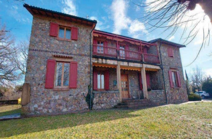 Appartamento con 6 locali in vendita in Via Case Sparse, Monticiano