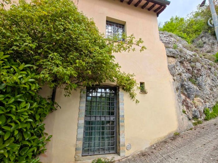 Casa quadrilocale in vendita in Via dei Tigli, Grotti, Sant'Anatolia di Narco