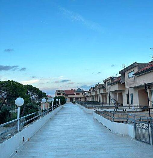 Appartamento trilocale in vendita in Via Marincoli, Simeri Crichi