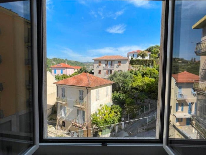 Appartamento quadrilocale in vendita in via Artallo, Porto Maurizio, Imperia