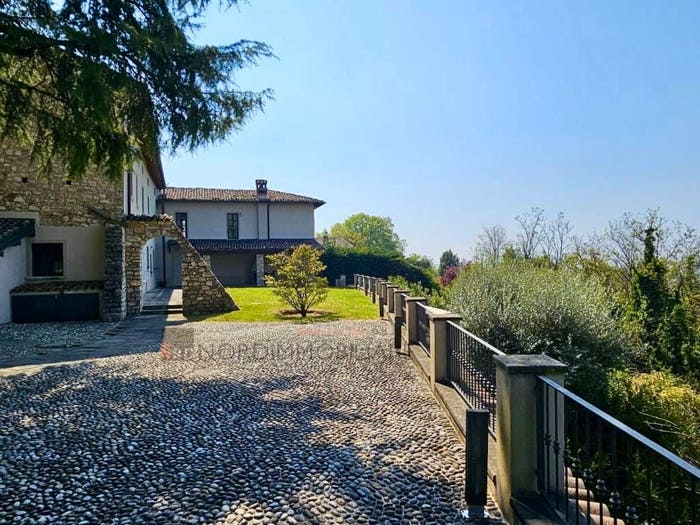 Casa con 6 locali in vendita in Via San Gottardo, Panoramica, Brescia