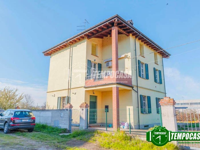 Appartamento con 6 locali in vendita in Strada della Rovinaglia M, San Lazzaro, Piacenza