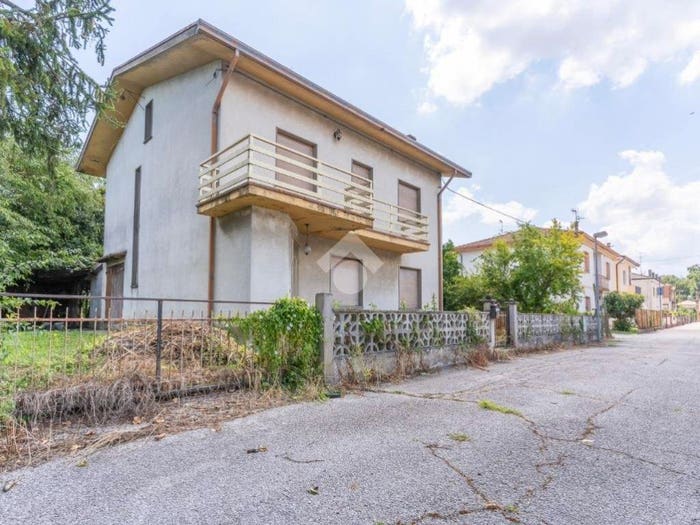 Casa con 5 locali in vendita in Via T Tasso, Voghenza, Voghiera