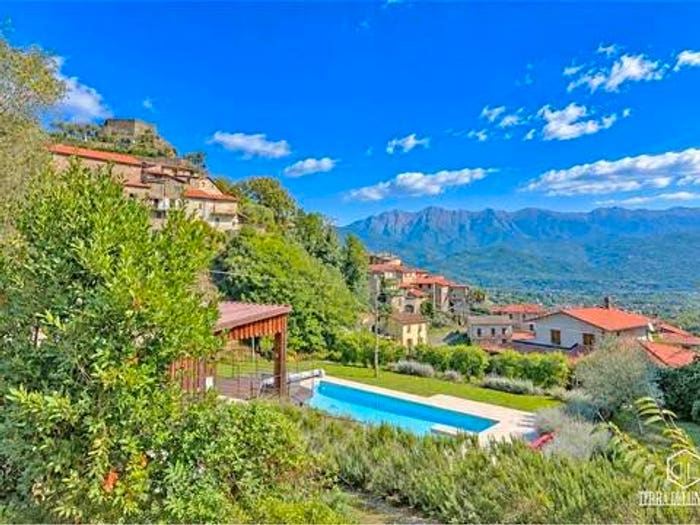Casa con 6 locali in vendita in Piazza Alessandro Malaspina, Centro, Mulazzo