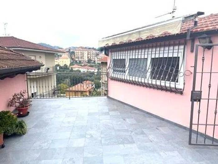 Casa con 6 locali in vendita in Via Diano Calderina No Number, Oneglia, Imperia