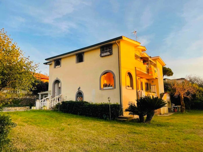 Casa con 6 locali in vendita in Via di Spregamore, Santa Fumia, Roma