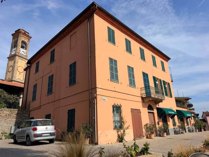 Appartamento bilocale in vendita in Piazza Ravina, Serravalle Langhe