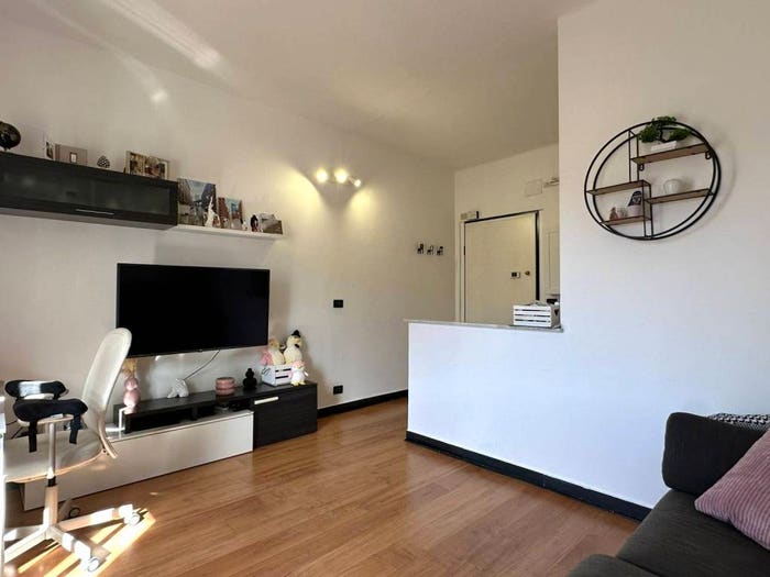 Appartamento trilocale in vendita in Via Gio Batta Roggerone, Rivarolo, Genova