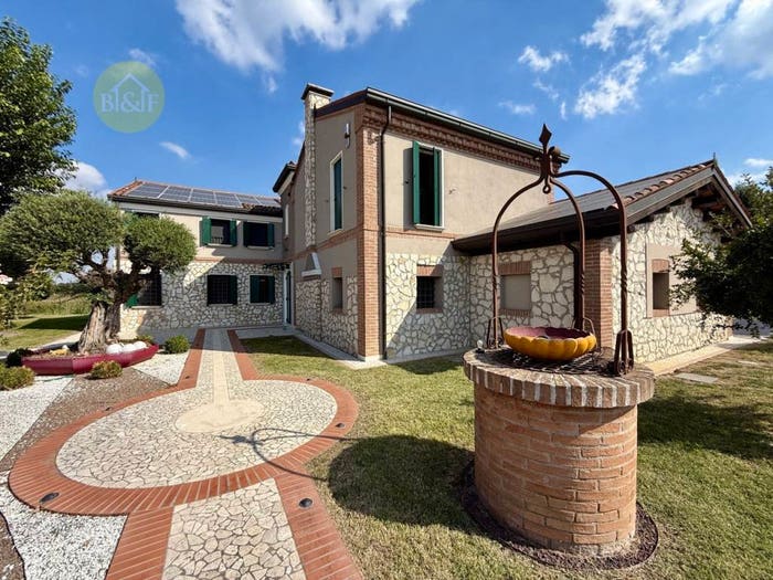 Casa con 6 locali in vendita in via Rondei, Casale di Scodosia