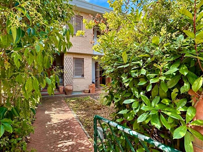 Casa con 5 locali in vendita in Montacuto, Ancona