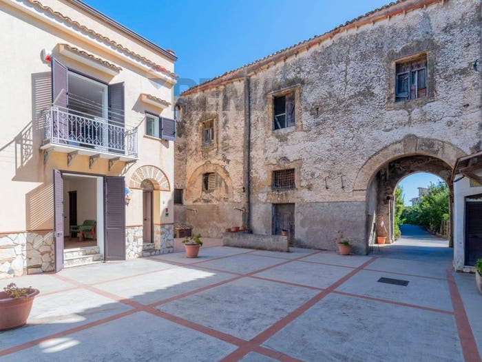 Appartamento trilocale in vendita in Fondo Graffeo, Falsomiele, Palermo