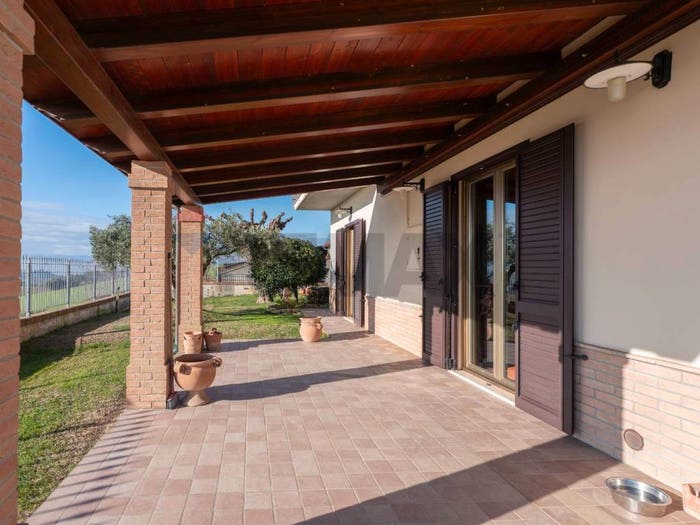 Casa con 6 locali in vendita in via Mazzangrugno, Mazzangrugno, Jesi