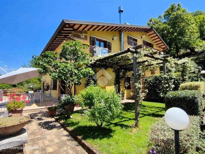 Casa con 6 locali in vendita in CONTRADA CASTELLO, Atripalda