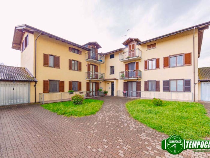 Appartamento trilocale in vendita in Via Barsanti, Cava Manara