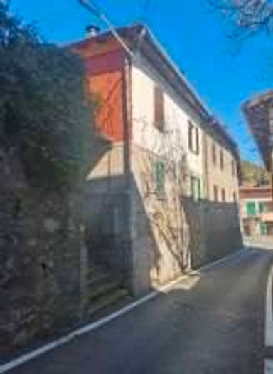 Appartamento quadrilocale in vendita in Frazione Ramponio Via Lanfranconi, Ramponio Verna, Alta Valle Intelvi
