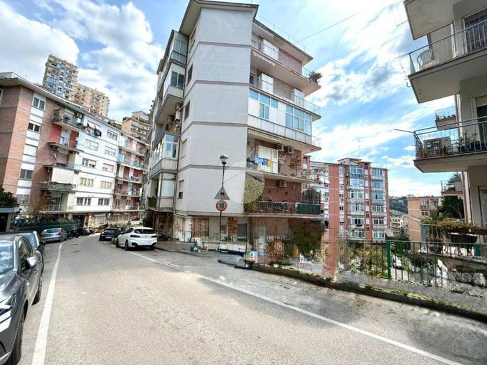 Appartamento trilocale in vendita in Via Michelangelo da Caravaggio, Fuorigrotta, Napoli