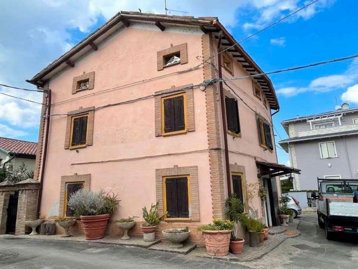 Casa con 6 locali in vendita in via Madonnina, Magreta, Formigine