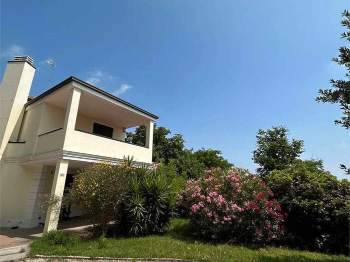 Casa con 6 locali in vendita in Montescudo Montecolombo