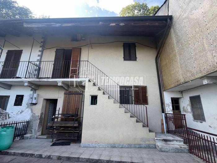 Casa trilocale in vendita in Località Deiro Inferiore, Centro, Cuorgnè