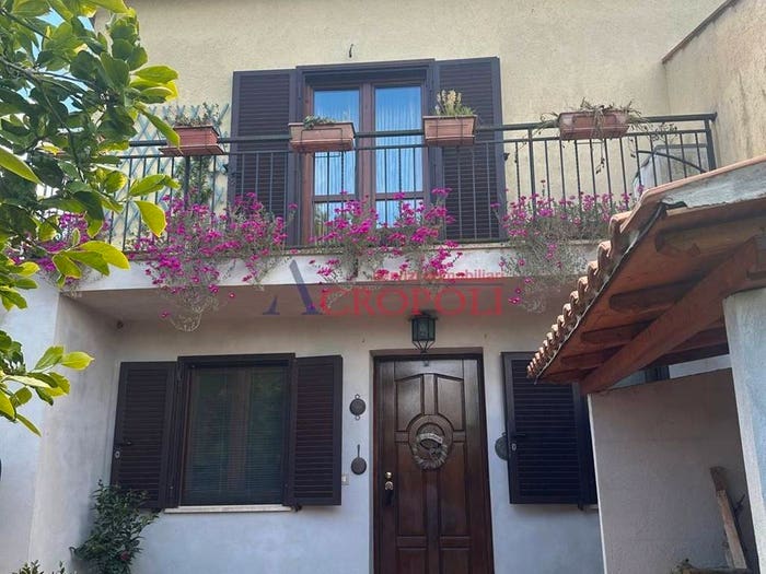 Casa quadrilocale in vendita in Via San Spirito, Bracciano
