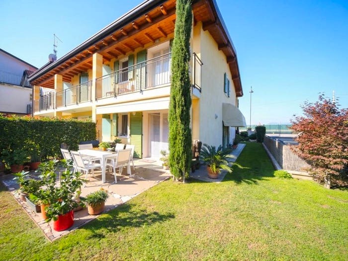 Casa quadrilocale in vendita in Via Oliveti, Centro, Torri del Benaco