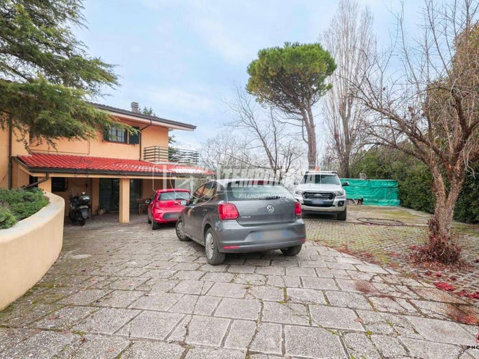 Casa con 6 locali in vendita in Viale Roncona, Coriano