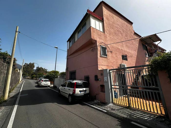 Appartamento trilocale in vendita in Via Ciro Menotti, Trecase
