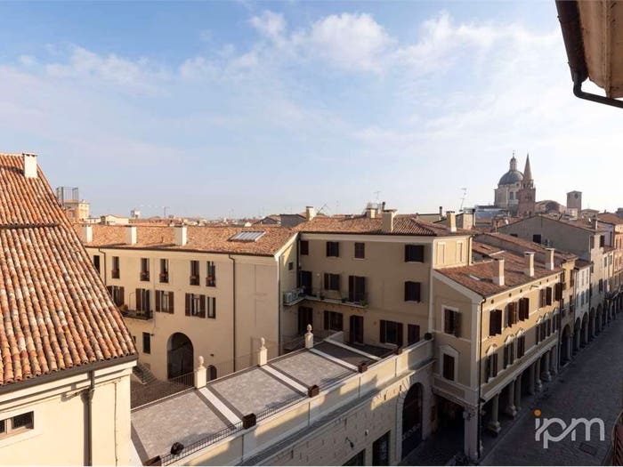 Appartamento con 6 locali in vendita in Centro, Mantova