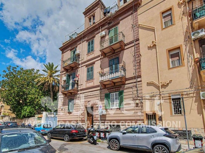 Appartamento trilocale in vendita in Via Blasco D'Alagona, Montepellegrino, Palermo