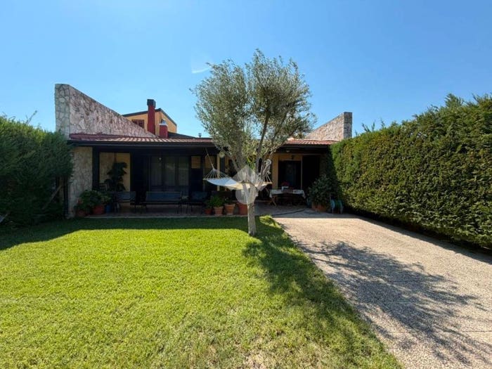 Casa quadrilocale in vendita in Via delle Begonie, Zona Capo Rizzuto Apriglianello Papanice, Crotone