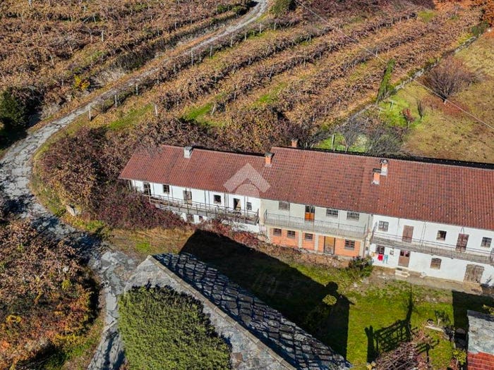 Casa con 5 locali in vendita in Via Comba Marasso, Envie