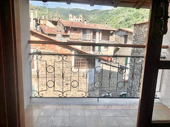 Appartamento quadrilocale in vendita in centro storico, Dolceacqua