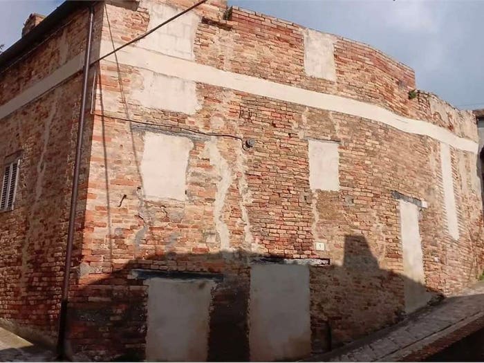Casa con 6 locali in vendita in Carassai