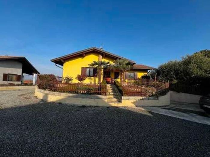 Casa con 6 locali in vendita in Via Amendola, Centro, Carisio