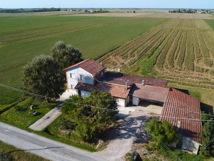 Casa con 6 locali in vendita in Via Terranova, Argenta