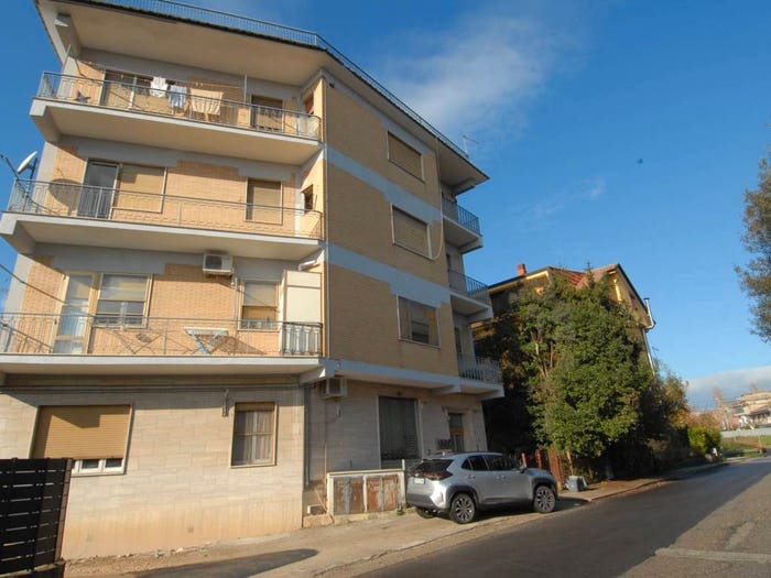 Appartamento con 5 locali in vendita in Via San Giuliano, Le Rase Vetiche, Frosinone