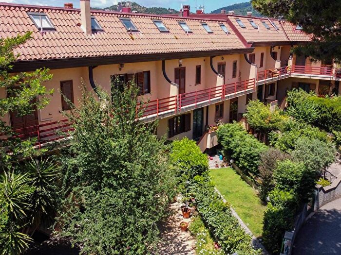 Casa con 6 locali in vendita in Viale Pio X, Stadio Pontepiccolo, Catanzaro