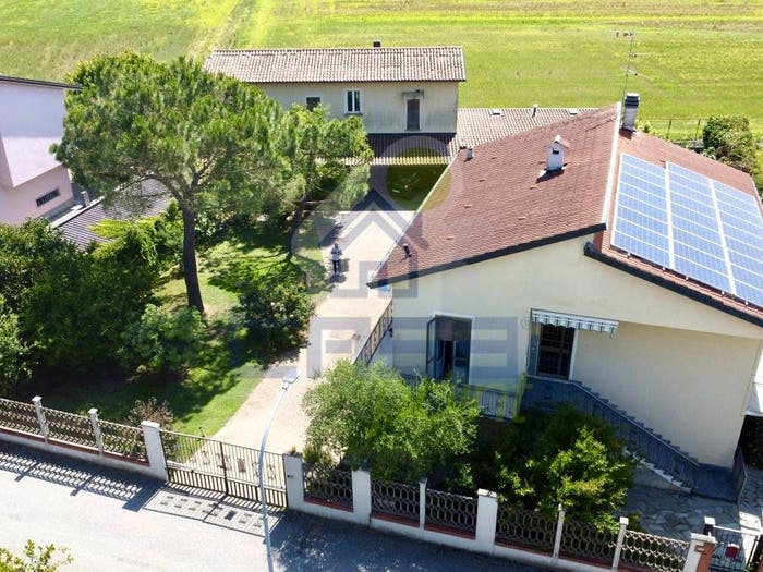 Casa con 5 locali in vendita in via volta, San Leonardo, Valle Salimbene