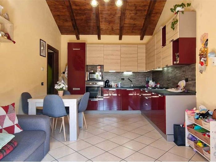 Appartamento trilocale in vendita in VIA Bescapè, Centro, Borgomanero