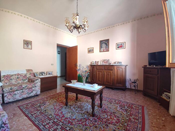 Appartamento quadrilocale in vendita in Via Valli, Piazza Al Serchio